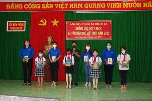Sóc Trăng: Bộ đội Biên phòng hưởng ứng 'Ngày sách và Văn hóa đọc Việt Nam'