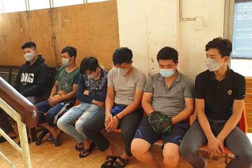 Nhóm 'hiệp sĩ' tự xưng cảnh sát hình sự kiểm tra người đi đường, một thành viên từng có tiền án