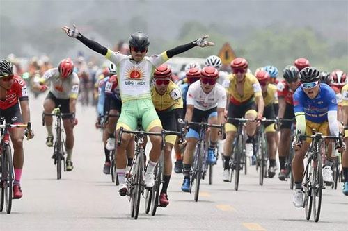 Cuộc đua xe đạp Cúp Truyền hình TP.HCM: Nguyễn Tấn Hoài thắng chặng đua dài 206km