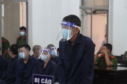 Mâu thuẫn, chồng đâm vợ trọng thương