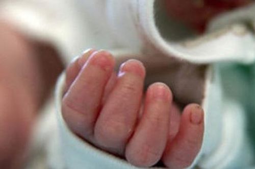 Nữ công nhân bỏ lại con mới đẻ trong nhà vệ sinh công ty khiến cháu bé tử vong: Bi kịch từ những mối tình lệch lạc