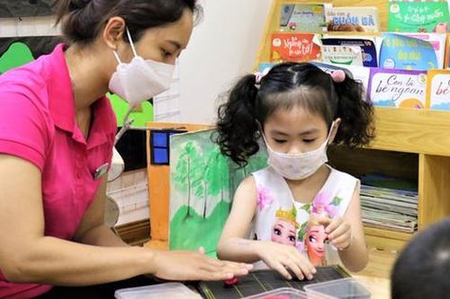 Trẻ mầm non là F0, toàn bộ học sinh trong lớp có cần phải cách ly?