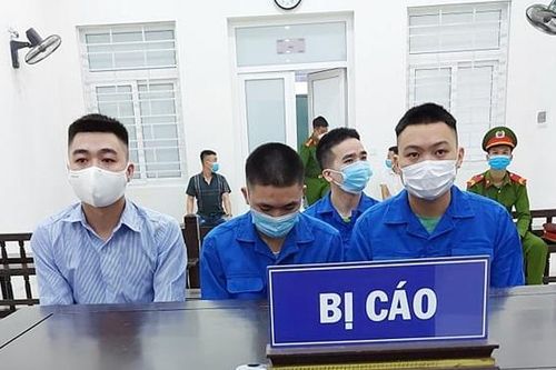 Mâu thuẫn từ quán karaoke, các đối tượng 'nói chuyện' với nhau bằng súng và dao, kiếm