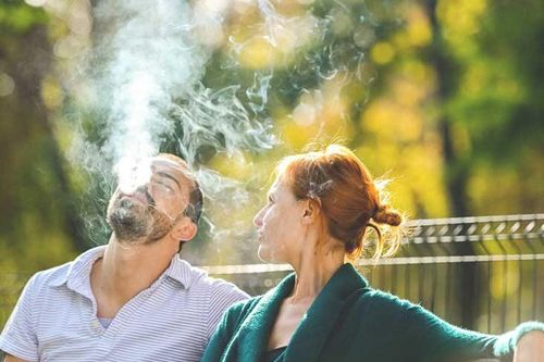 Vì sao nhiều người nghiện thuốc lá lâu năm không bị ung thư phổi?