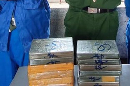 Vận chuyển 12 bánh heroin, hai chú cháu bị bắt giữ