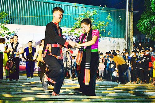 Vui hội phía mường trời