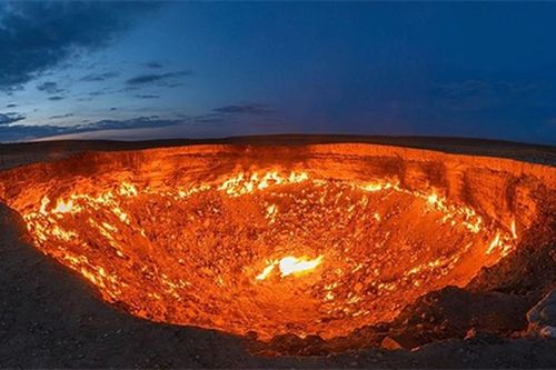 'Cổng địa ngục' cháy rực hàng chục năm, chuyên gia làm gì để dập lửa?