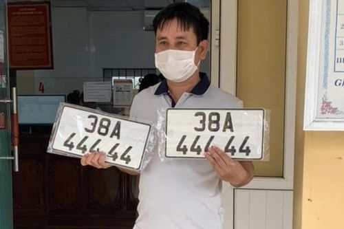 Hà Tĩnh: Người đàn ông bất ngờ bấm được biển số ngũ quý 4
