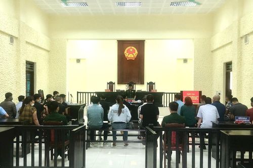 Tổ chức đánh bạc và đánh bạc, hơn 20 bị cáo lĩnh án
