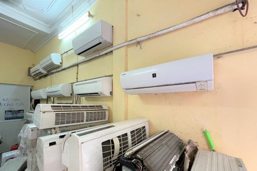Dịch vụ sửa chữa điều hòa 'chạy đua' với thời tiết nắng nóng