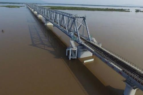 Cầu đường sắt đầu tiên xuyên biên giới Nga-Trung vận hành thử nghiệm