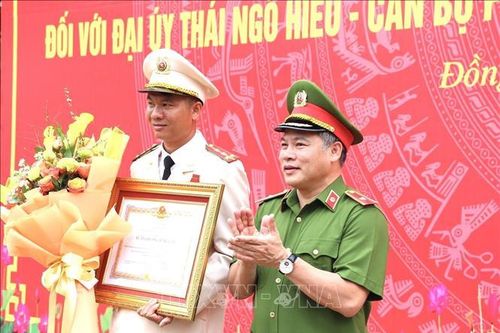 Trao Huân chương Dũng cảm tặng Đại úy Thái Ngô Hiếu