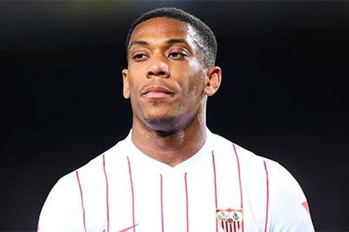 Anthony Martial mang hung tin cho MU