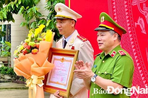 Trao Huân chương Dũng cảm cho Đại úy Thái Ngô Hiếu