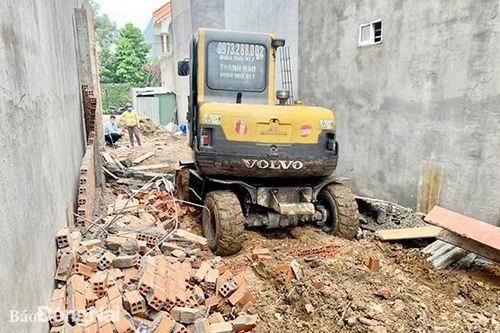 Cưỡng chế 5 căn nhà xây dựng trái phép tại P.Trảng Dài