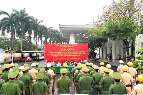 Công an TP Hồ Chí Minh đồng loạt ra quân bảo đảm TTATGT