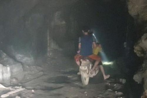 Đột kích 'đại công trường vàng tặc' Bồng Miêu