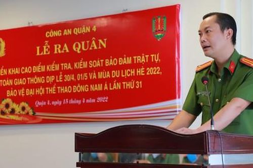 Công an quận 4 ra quân cao điểm đảm bảo trật tự an toàn giao thông