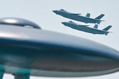 Trung Quốc điều chiến đấu cơ tối tân tuần tra Biển Đông và Biển Hoa Đông