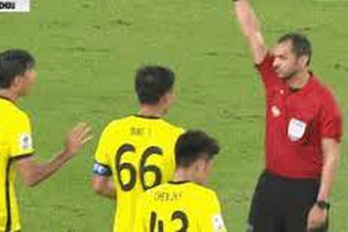 Bại lộ 'cú ra đòn kín', cầu thủ Trung Quốc lĩnh thẻ đỏ ở AFC Champions League