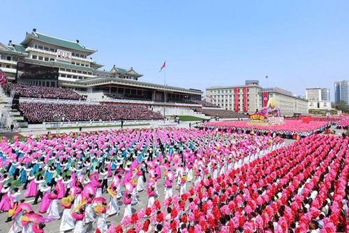 Biển người tham dự Lễ kỷ niệm 110 năm ngày sinh cố Chủ tịch Kim Nhật Thành