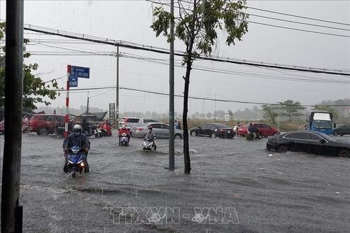 Mưa dông, lốc, sét gây nhiều thiệt hại tại các địa phương
