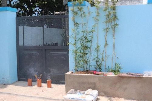 Người dân bàng hoàng phát hiện cảnh tượng bên trong căn nhà bốc mùi hôi thối, đóng kín cửa suốt 4 ngày