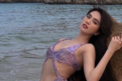 U là trời, Ngọc Trinh thả dáng nuột nà bên bãi biển khiến dân tình 'toát mồ hôi hột'