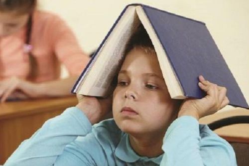 Học từ sáng đến tối, có cả giáo sư kèm cặp suốt thời gian dài, bé 6 tuổi nhập viện tâm thần