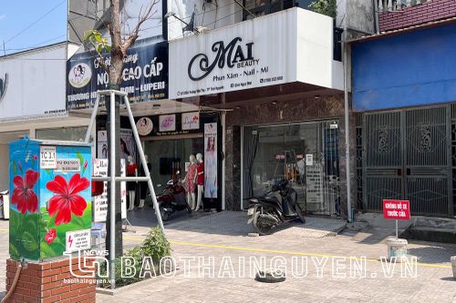 Không có thẩm quyền, vẫn tự ý đặt biển cấm