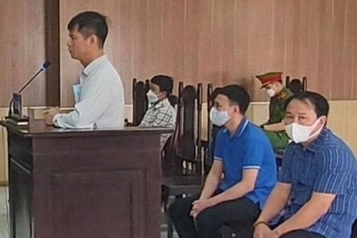 Kế toán 'qua mặt' hiệu trưởng rút hơn 1,1 tỷ đồng