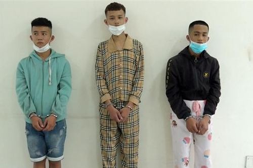 Bắt băng nhóm giả gái mang hung khí đi cướp giật