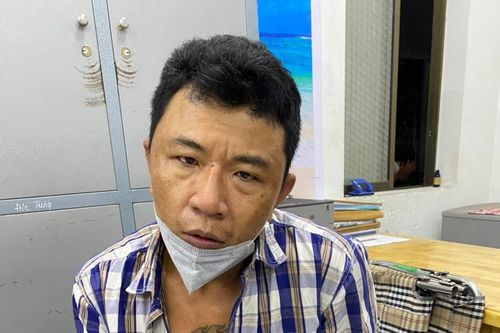 Cặp đôi chuyên tráo biển số để chiếm đoạt nhiều xe máy tại các bãi xe ở TPHCM