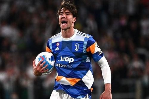 Vlahovic giải cứu Juventus ở phút 90+5