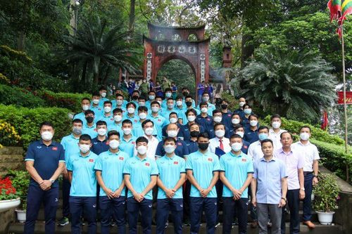 Đội tuyển U23 quốc gia dâng hương tưởng niệm các Vua Hùng