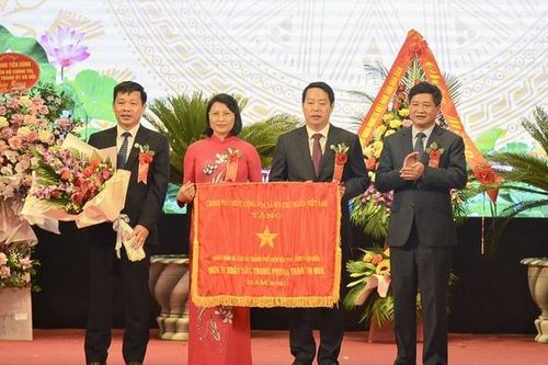 Thành phố Điện Biên Phủ đón nhận Cờ thi đua của Thủ tướng Chính phủ