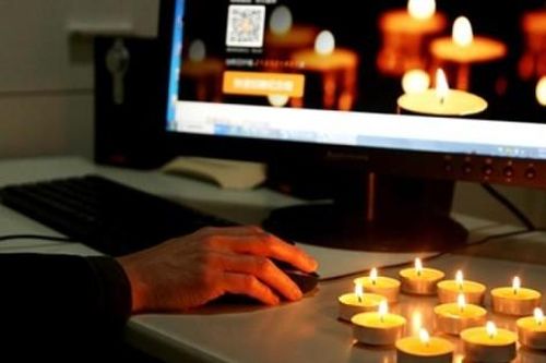 Chi 'bộn tiền' để tảo mộ 'online' dịp Tết Thanh minh