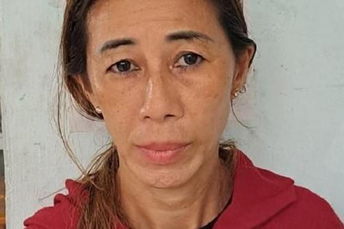 'Nữ quái' bày trò đáng lên án với cháu bé 10 tuổi