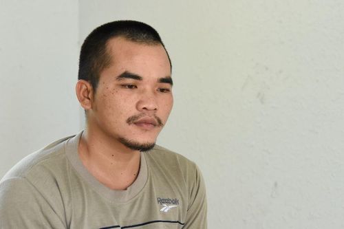 Đến mua xăng, hiếp dâm chủ tiệm tạp hóa
