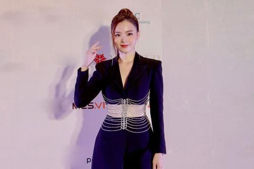 3 người đẹp Việt cùng diện một mẫu đầm khoe eo: Anh Thư U40 vẫn 'chặt đẹp' đàn em