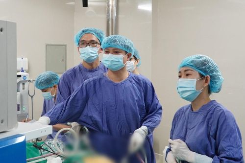 Cấp cứu bệnh nhân 40 tuổi chửa ngoài tử cung