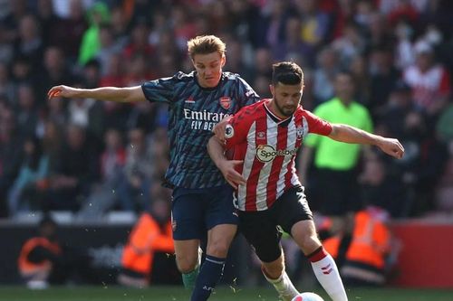 Arsenal thua đau Southampton, MU reo vui