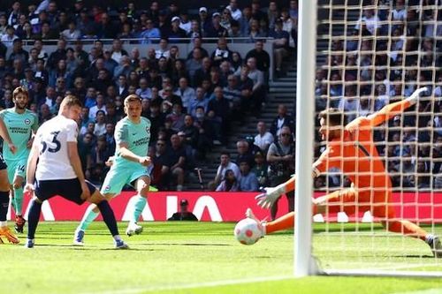 Trossard ghi bàn phút cuối, giúp Chim mồng biển nhấn chìm Tottenham
