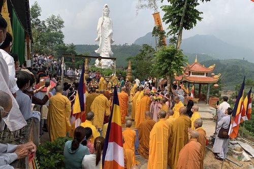 Lễ chú nguyện rót đồng đúc Đại hồng chung chùa Đại Xuân
