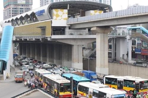 Hạn chế xe máy, cần lộ trình 'trưởng thành' của giao thông công cộng