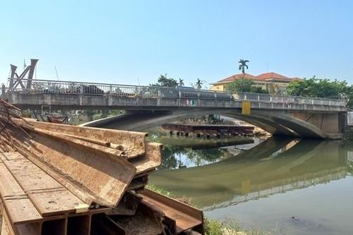 Người dân giám sát tiến độ thi công cầu 'đội vốn' hơn 68 tỷ đồng