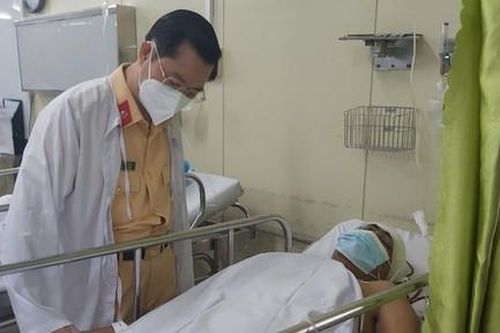 Thanh niên vi phạm lao xe khiến Thiếu tá CSGT ngã chấn thương sọ não