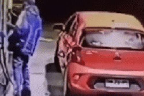 Đổ xăng xong nhưng bùng tiền, tài xế méo mặt khi nhân viên trạm xăng 'tung chiêu độc'