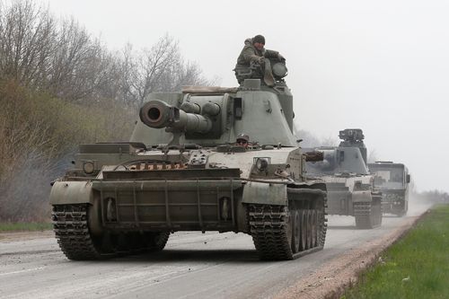 Đoàn xe quân sự của Nga đổ về Mariupol