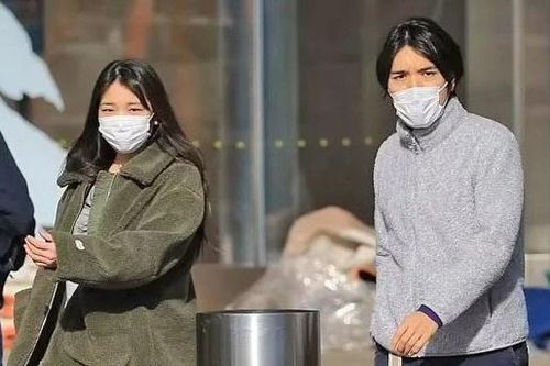 Những công chúa, hoàng tử thành thường dân vẫn bị soi xét